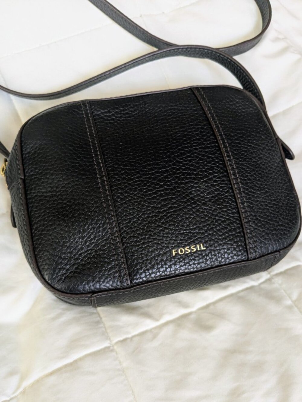 Fossil Gemma Pebbled Leather Camera Bag Vintage-Inspired Crossbody in Black
